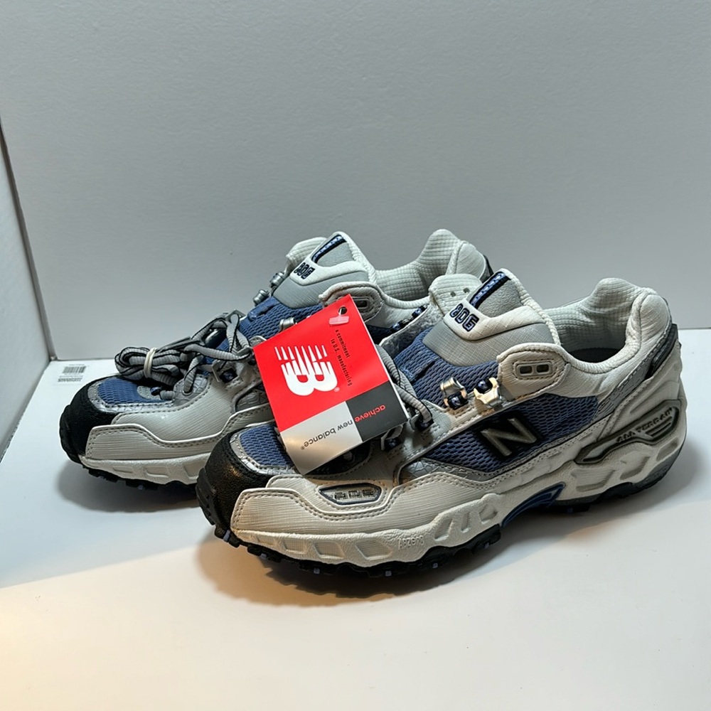 New balance 806 women’s all terrain shoe size 8.5 new without box with tags